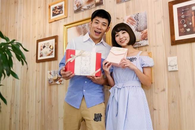 44歲香蕉哥哥要結婚啦！秘戀3年「迎娶草莓姐姐」號召28位哥哥姐姐：YOYO家族第一對夫妻