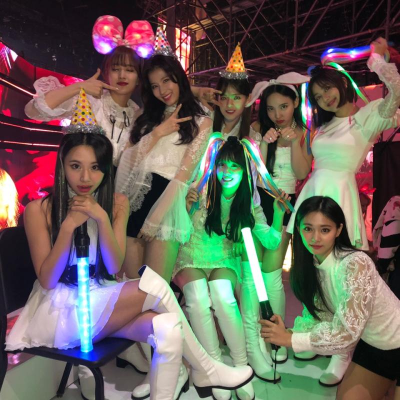 [TWICE][新聞]181229 12月偶像組合品牌評價排名出爐年末TWICE獲得四位