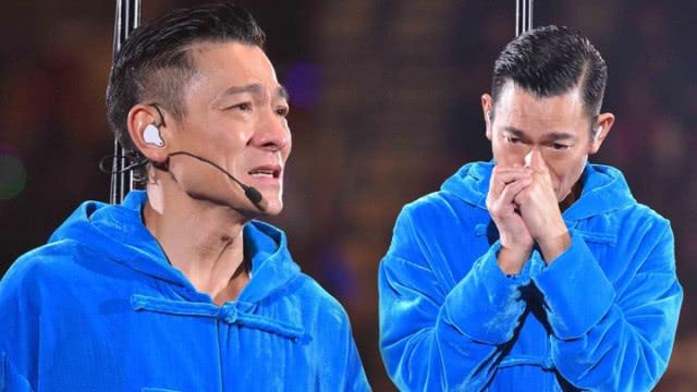  劉德華演唱會唱到一半突然取消，需賠5萬元？紅館損失過百萬，含淚鞠躬：真的唱不了，醫生叫我不要再唱