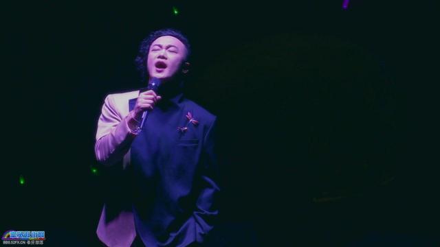  劉德華演唱會唱到一半突然取消，需賠5萬元？紅館損失過百萬，含淚鞠躬：真的唱不了，醫生叫我不要再唱