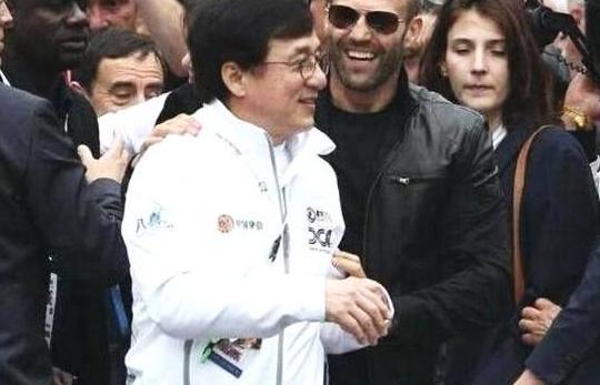 成龍在國內無人敢惹，在國際地位怎樣？看傑森斯坦森態度你就懂了！