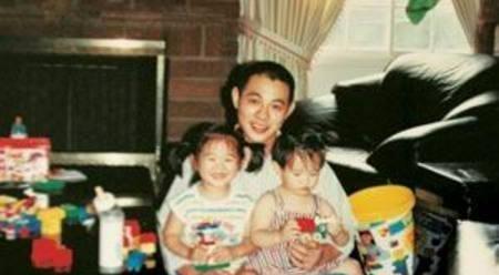 李連傑罕見曬兩女合照！亭亭玉立！果然遺傳了媽媽的好基因！