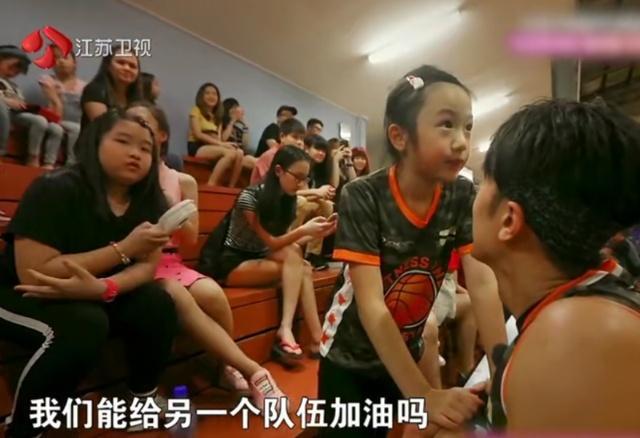 吳尊老婆終於上鏡了，長相普通，抱著兒子max卻引無數誇讚 