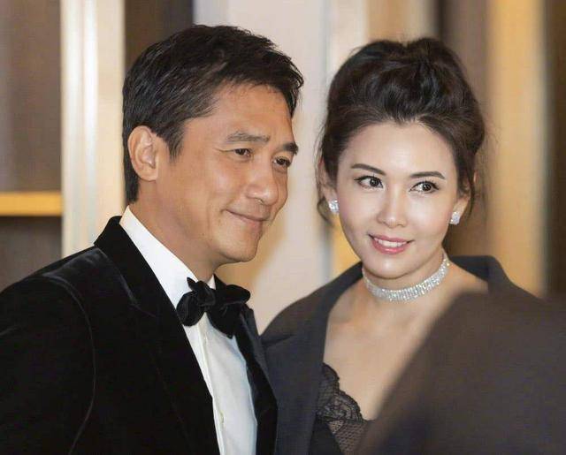 當50歲邱淑貞撞上50歲的蕭薔，整沒整容，差距一目了然！