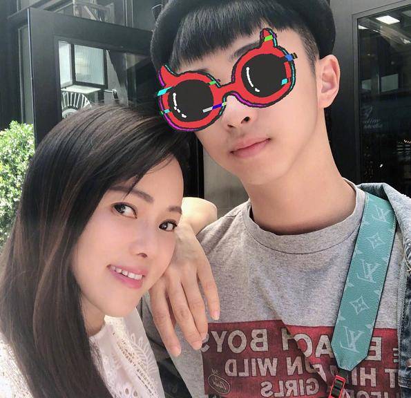 小哈林正面照被曝光，難怪庾澄慶不允許前妻伊能靜公開兒子長相！