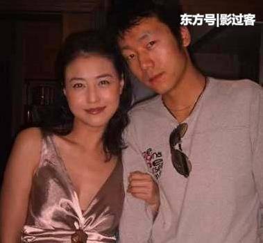 52歲周海媚近照，顏值賽王祖賢，被富豪拋棄，如今交小7歲男友！