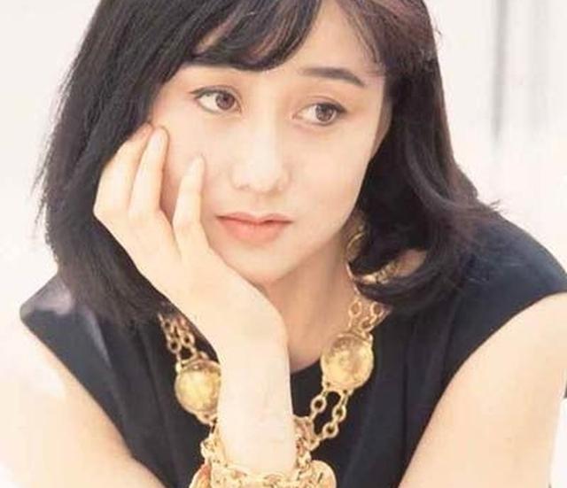李連傑曝兩女兒近照，身材高挑，比媽媽利智還美