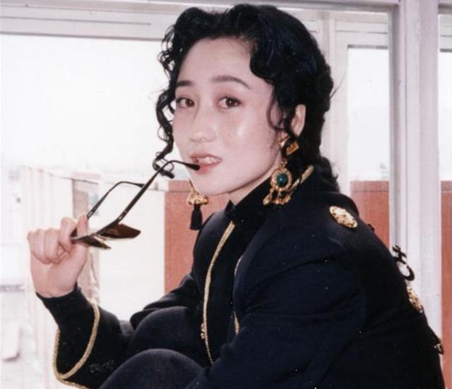 李連傑曝兩女兒近照，身材高挑，比媽媽利智還美