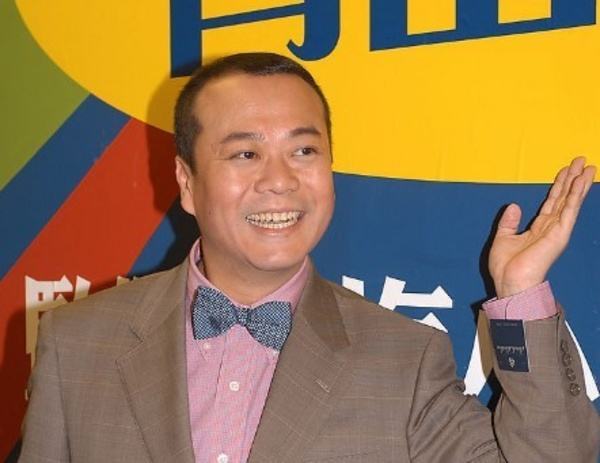 他與女友相愛21年，婚後才知老婆身價700億，入贅當上門女婿，現幸福美滿！