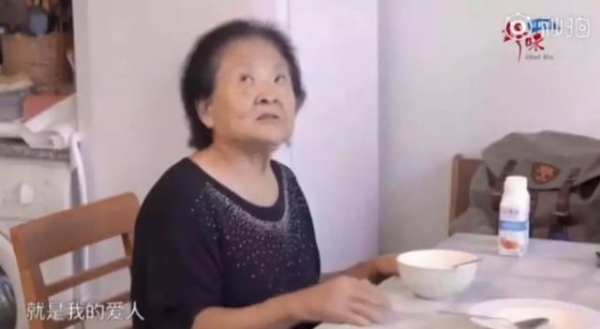 少時夫妻老來伴！張柏芝「第三胎」產後，謝霆鋒首度開口談「三人的感情事」！