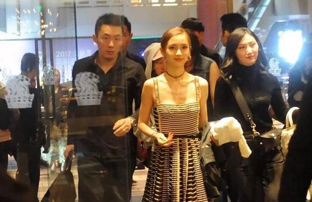 Angelababy這組照片，讓人看得都尷尬，網友：拍的人好噁心！ 