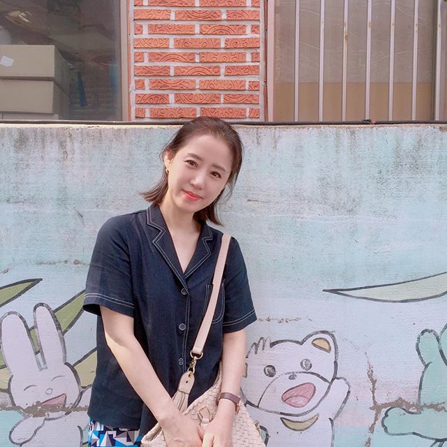 這對「史上最美母女」讓全球網友都戀愛！女兒公開「媽媽年輕美照」後…螢幕前的網友又暴動了！