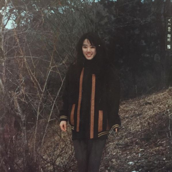 這對「史上最美母女」讓全球網友都戀愛！女兒公開「媽媽年輕美照」後…螢幕前的網友又暴動了！