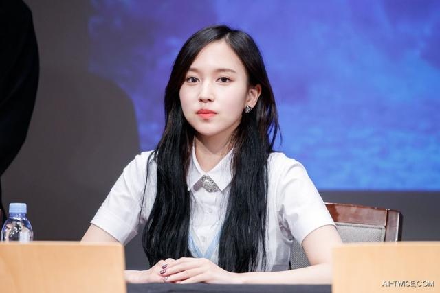 從俞定延直播時哭泣，再到名井南病倒，TWICE成員們真的快樂嗎？