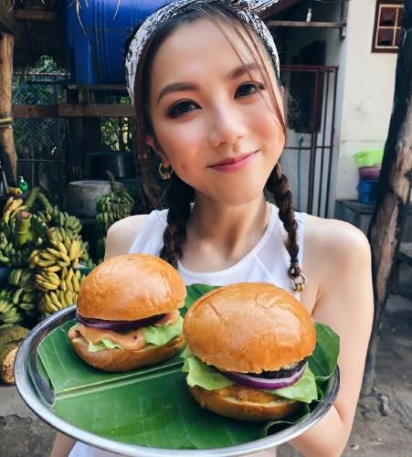 謝霆鋒聖誕沒和「王菲」一起過？「她」曬與「鋒哥」國外親密嗨玩合照，網友大驚！