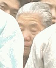 讓人笑瘋的影視一瞬間，比穿幫鏡頭還爆笑的「亮點」，臨演根本是來砸場的嘛！