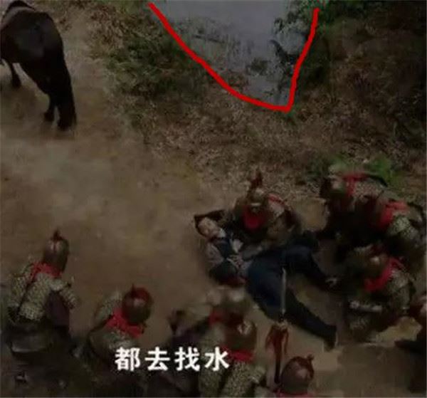 讓人笑瘋的影視一瞬間，比穿幫鏡頭還爆笑的「亮點」，臨演根本是來砸場的嘛！