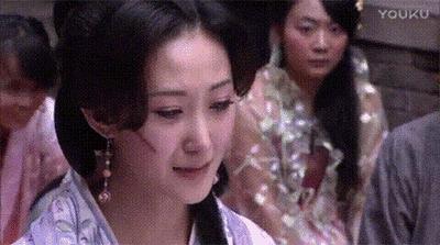 讓人笑瘋的影視一瞬間，比穿幫鏡頭還爆笑的「亮點」，臨演根本是來砸場的嘛！