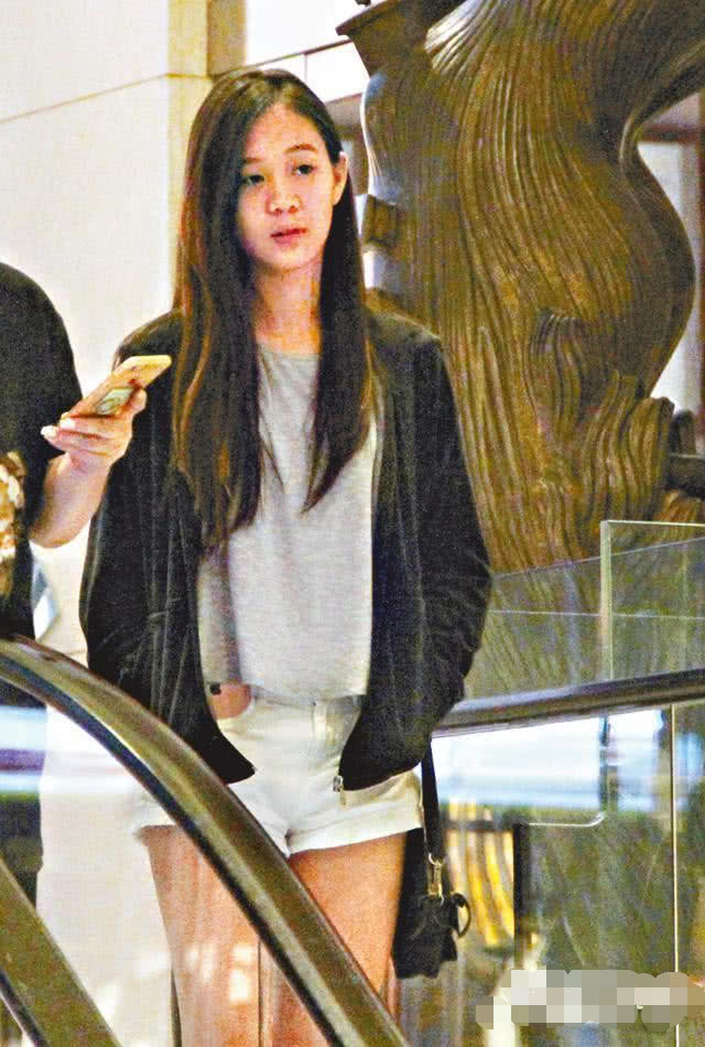 【李連杰女兒長大了!】首次公開成年女兒的合照，她們繼承了利智的好身材！網友：好有氣質啊~
