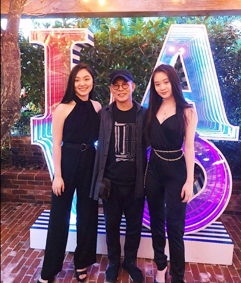 【李連杰女兒長大了!】首次公開成年女兒的合照，她們繼承了利智的好身材！網友：好有氣質啊~