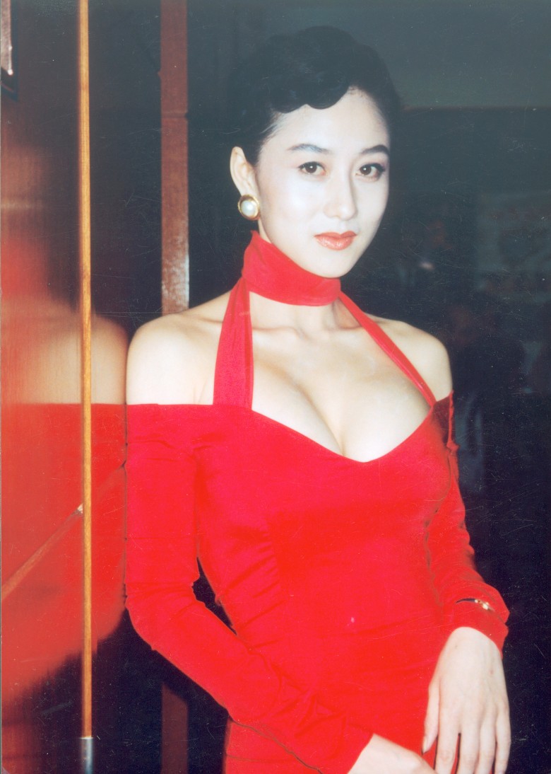 【李連杰女兒長大了!】首次公開成年女兒的合照，她們繼承了利智的好身材！網友：好有氣質啊~