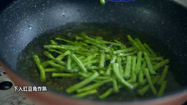 干煸魷魚須超好吃做法，在家幾下就做好，一大盤不夠吃！