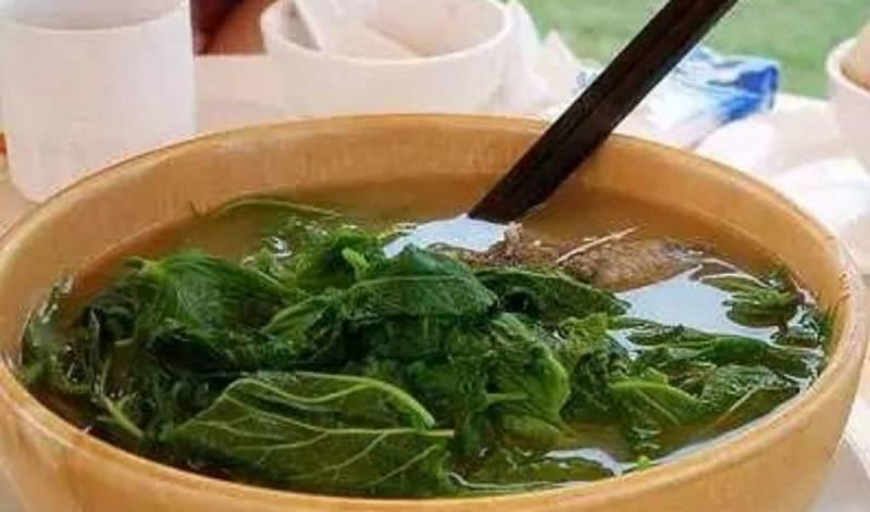 這茶天天泡水喝，緩解手腳麻木、消水腫、去除盜汗，體重輕了，人也精神了好多
