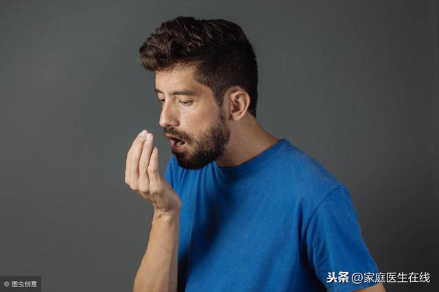 一說話就像捂住嘴？這4個誘因，口臭會一直「糾纏」你