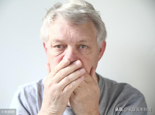一說話就像捂住嘴？這4個誘因，口臭會一直「糾纏」你