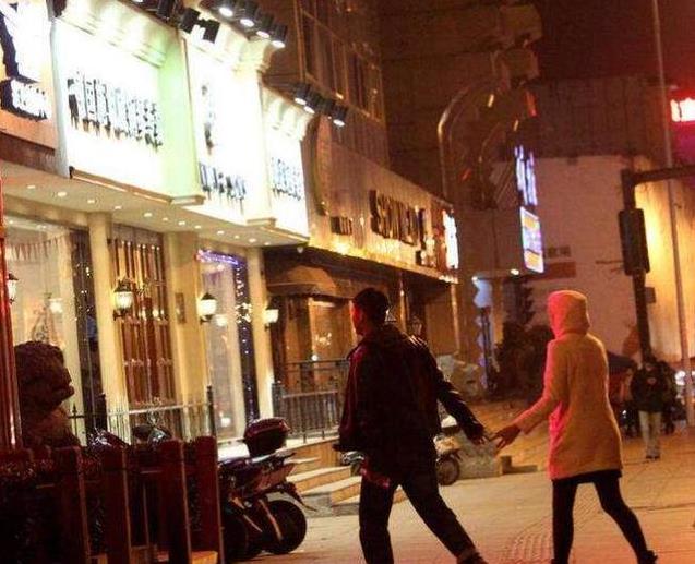 「最有素質的一對房客了！」小夫妻酒店住一夜離開後不僅留下超完美房間，還寫下一張紙條，保潔阿姨看完被暖哭