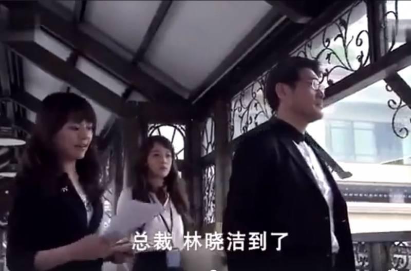 老伯「穿著太隨便」被店員瞧不起，唯獨她親切招呼，幾天後收到「升遷通知」當場愣住