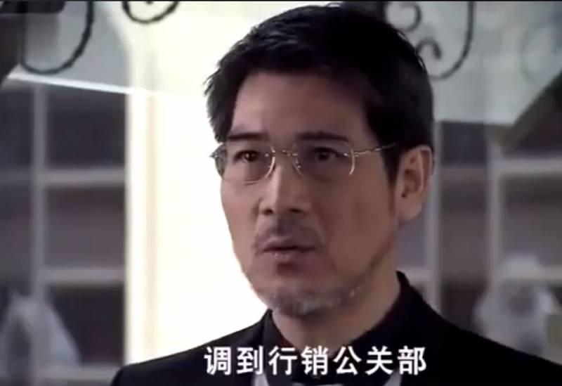 老伯「穿著太隨便」被店員瞧不起，唯獨她親切招呼，幾天後收到「升遷通知」當場愣住