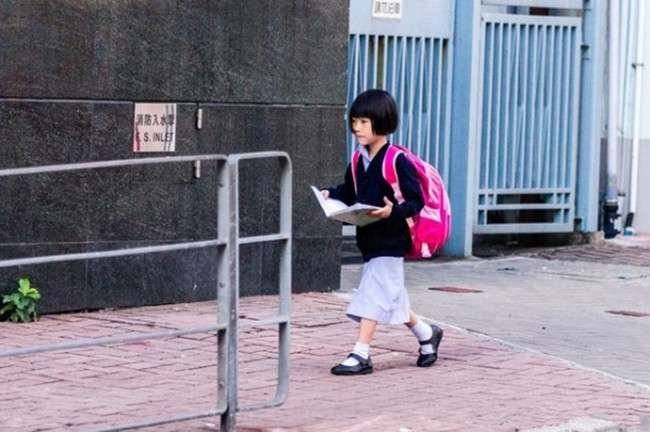 麵攤老闆見7歲女孩飢餓難耐提出「以字換麵」！25年後竟每月收到匿名寄款