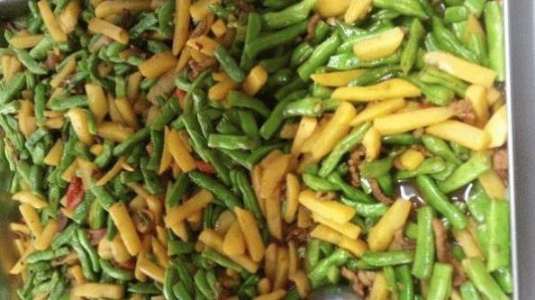 阿婆去工地做飯，色香味俱全，剛幹7天就被開除，老闆：不扣工資已經仁慈！