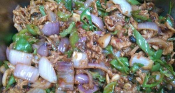 阿婆去工地做飯，色香味俱全，剛幹7天就被開除，老闆：不扣工資已經仁慈！