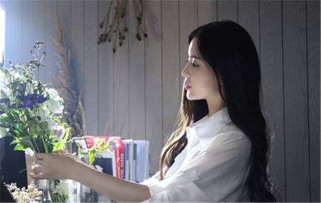 新婚夜老婆高燒，老公冒雪買藥，忘拿手機返回，發現老婆真面目