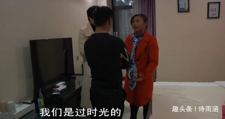 新婚一個月女子就起訴離婚，丈夫苦苦哀求，婆婆：廟太小容不下