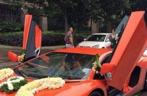 生個女兒，婆婆嫌棄不伺候月子，姐姐開跑車來接，婆婆無語