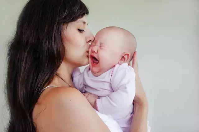 3歲前是大腦發育黃金期，做到這5點孩子越來越聰明，多做親子遊戲