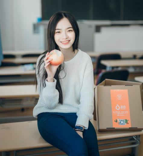 小姑子白吃白喝住我家一年，還說我小氣，可發生一件事她乖乖搬走