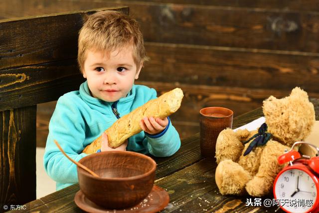 兒子定居國外，老伴住院我讓兒子回國，收到簡訊我老淚縱橫