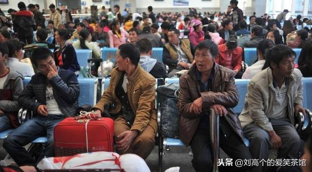 丈夫在外打工，過年不回家，妻子捨不得偷偷過去看望，含淚報警