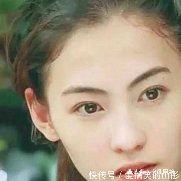 張柏芝官宣三胎兒子滿月，三公子身世被曝出有點讓人心酸！