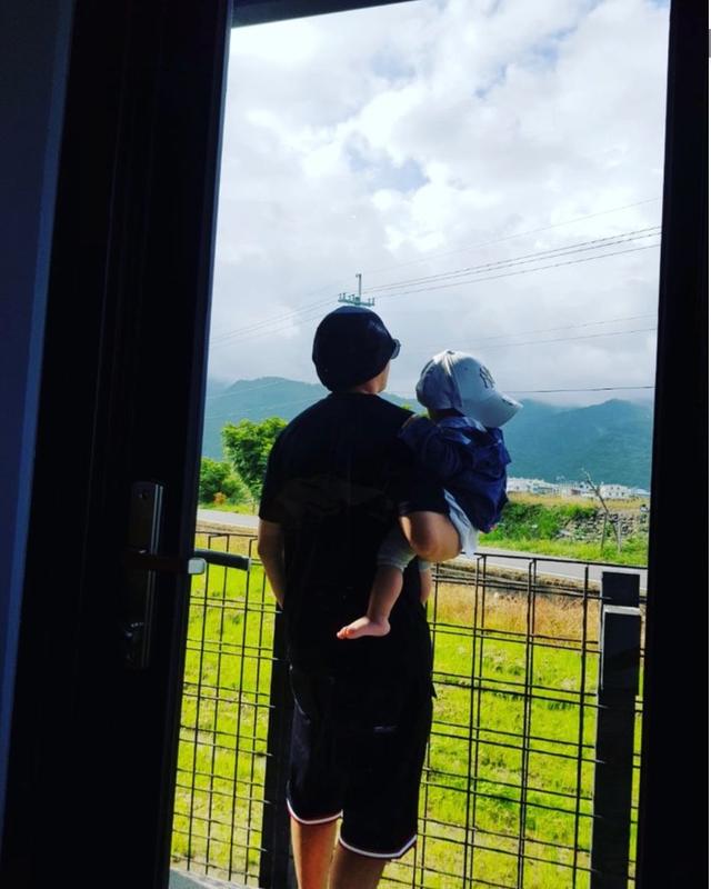 周傑倫驚喜曬兒子合影，娛樂圈的男神們都默契化身女兒奴了！