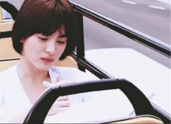 37歲的宋慧喬短髮更辣了，一頭俐落短髮，讓她看起來就像少女，美出新高度~~