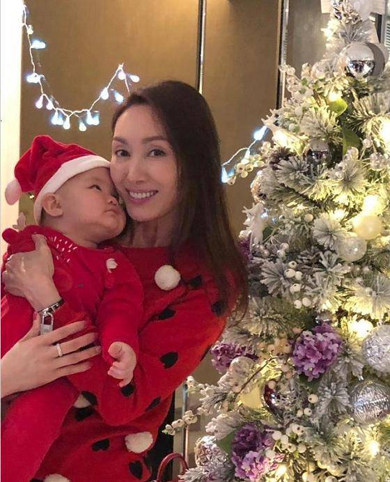 48歲郭可盈曬與林文龍合照，兩人因戲生情相戀23年，女兒繼承美貌