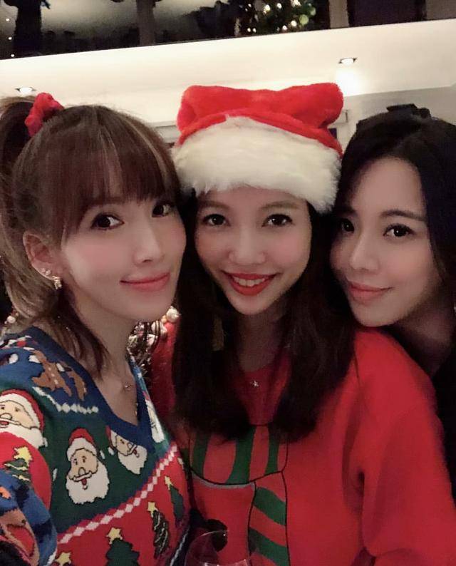 王力宏李靚蕾首曬全家福，倆女兒似雙胞胎，兒子頭髮茂密像小火山！