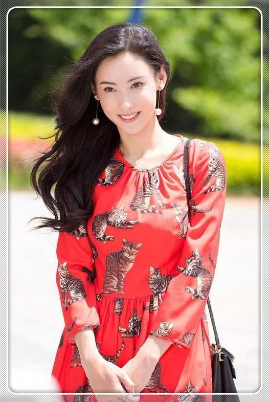 張柏芝三胎後首次現身，遇記者閉口不談，可二兒子的舉動說明一切!