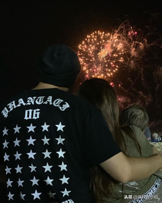 跨年晚會不見周杰倫？原來是在陪昆凌追星，老婆大人最重要！