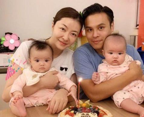 熊黛林在機場被老公惹怒，暴脾氣發作竟抬腿就是一腳！ 